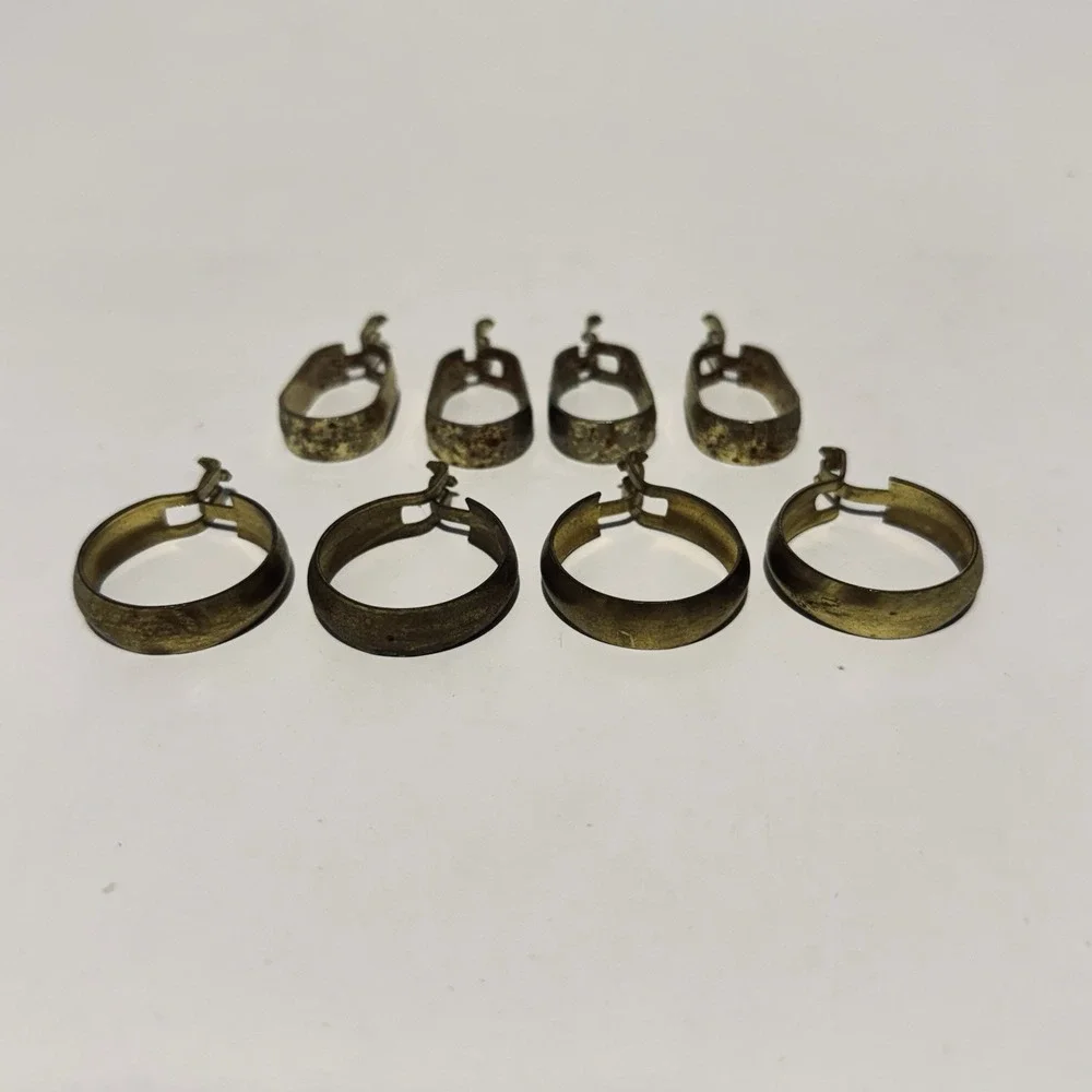 (8)‎ Two Sets of 4 Vintage Oval and Circular Gold Toned Curtain Clips
